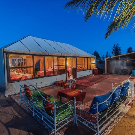 Desert Experience Glamping เมอร์ซูกา ภายนอก รูปภาพ