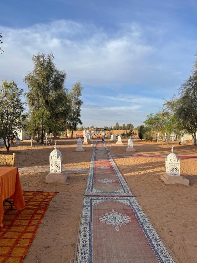 Desert Experience Glamping เมอร์ซูกา ภายนอก รูปภาพ