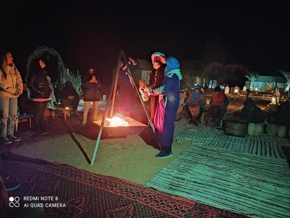 Desert Experience Glamping เมอร์ซูกา ภายนอก รูปภาพ