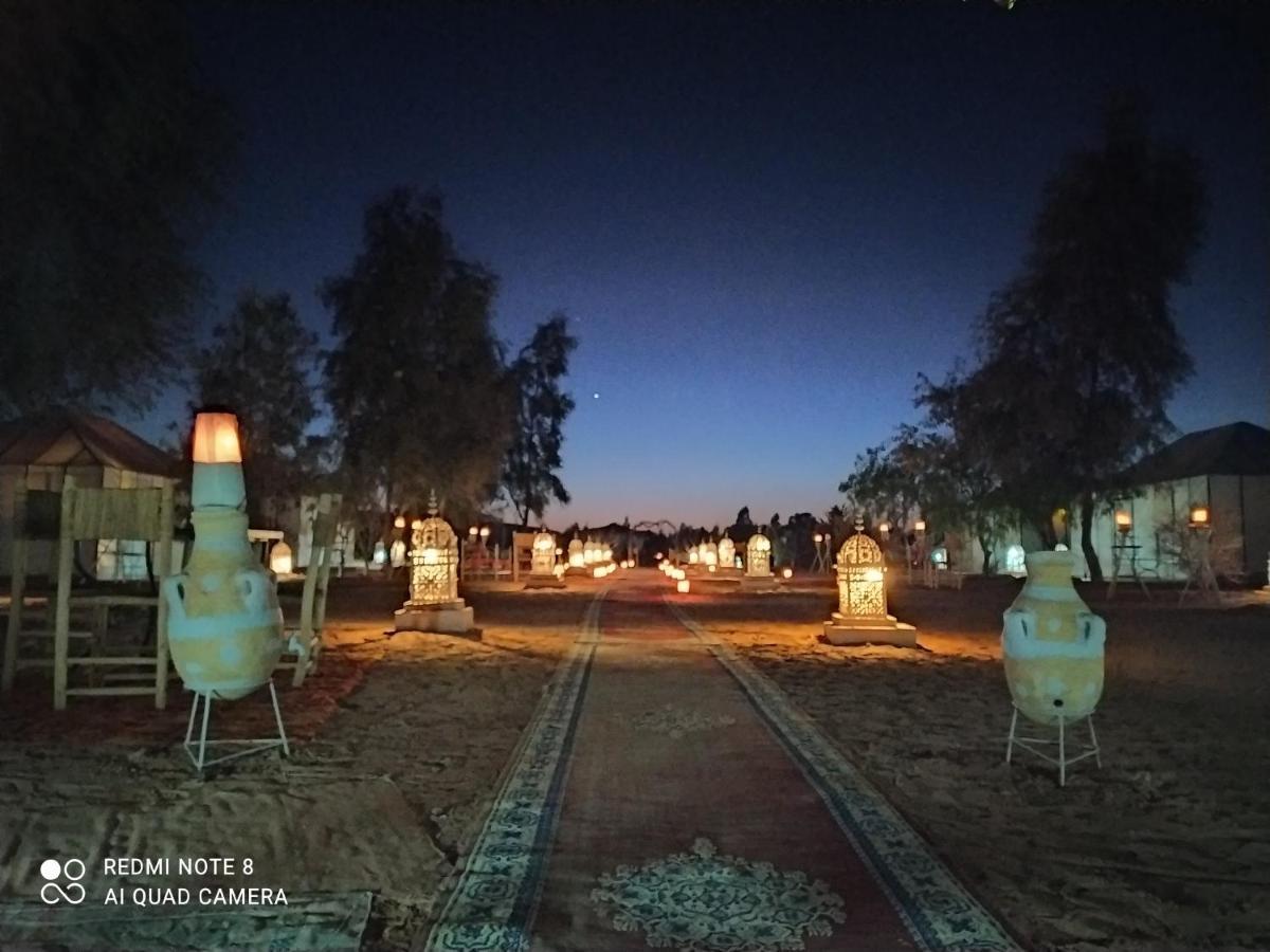 Desert Experience Glamping เมอร์ซูกา ภายนอก รูปภาพ