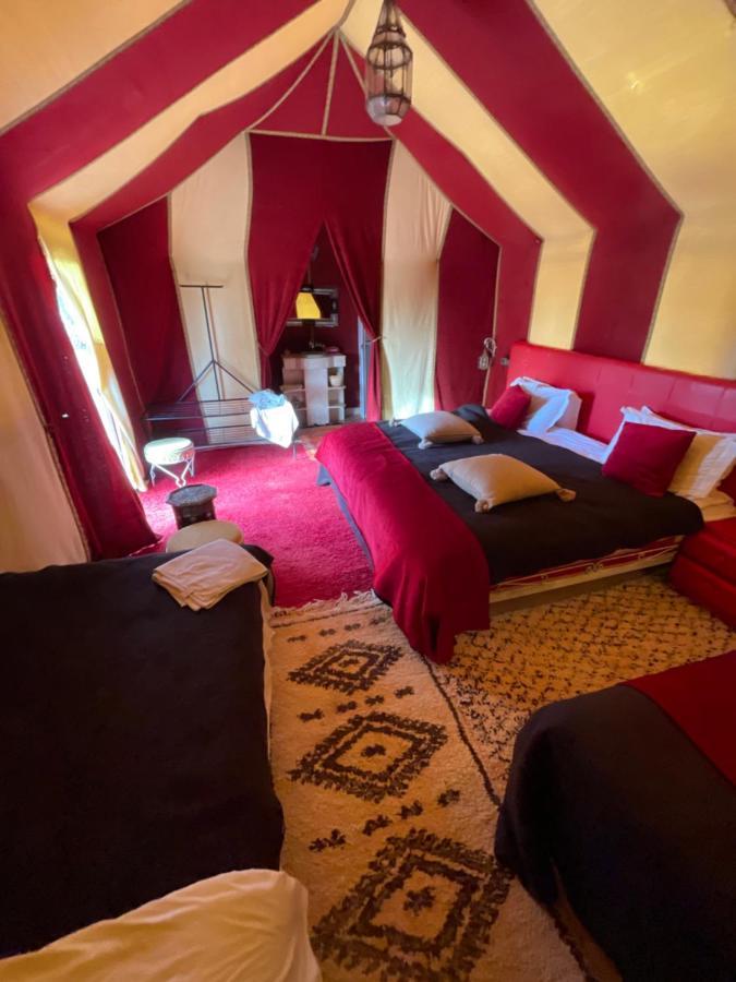 Desert Experience Glamping เมอร์ซูกา ภายนอก รูปภาพ