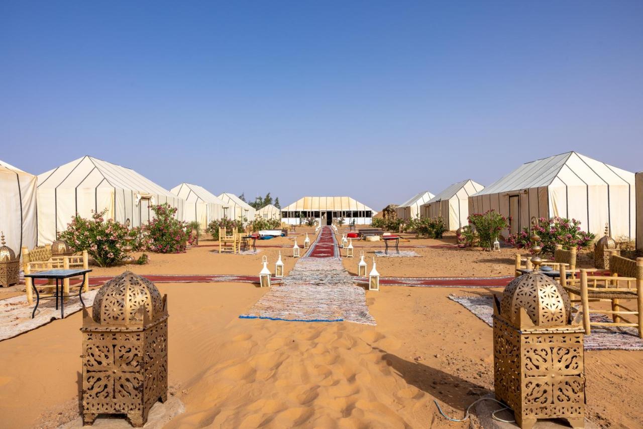 Desert Experience Glamping เมอร์ซูกา ภายนอก รูปภาพ