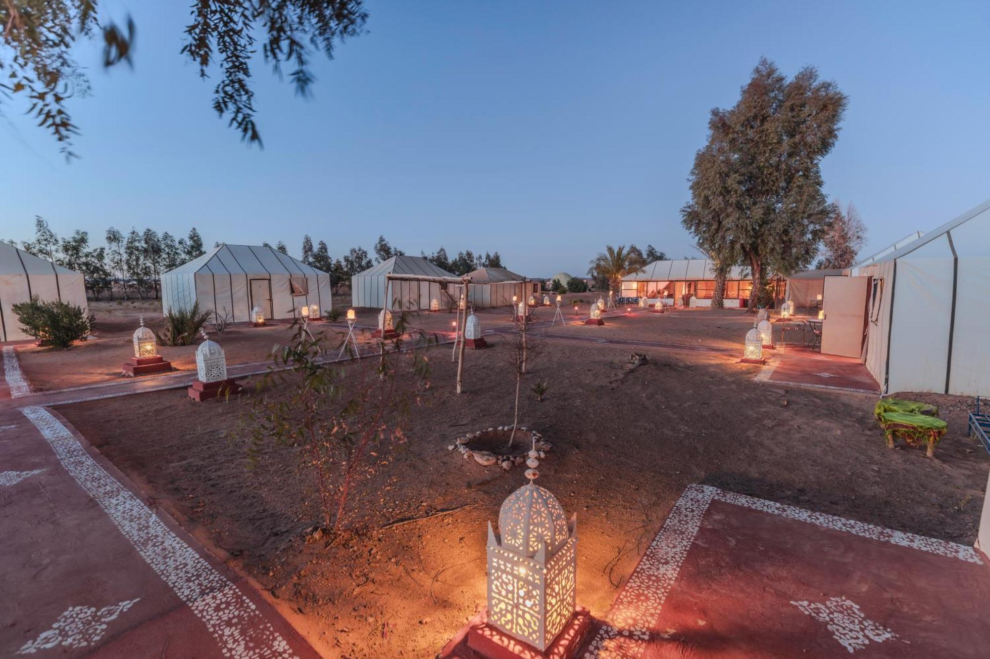 Desert Experience Glamping เมอร์ซูกา ภายนอก รูปภาพ