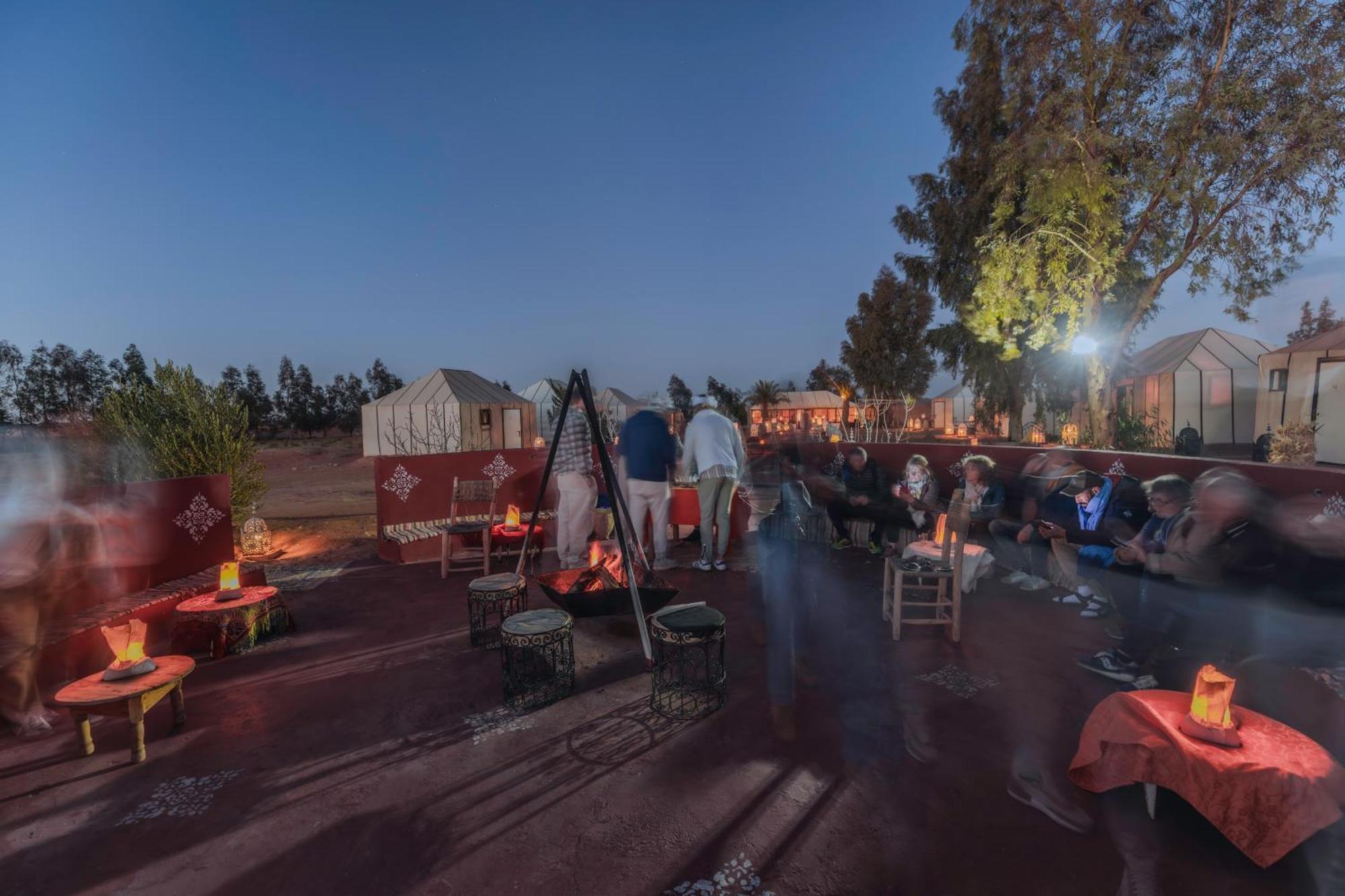 Desert Experience Glamping เมอร์ซูกา ภายนอก รูปภาพ